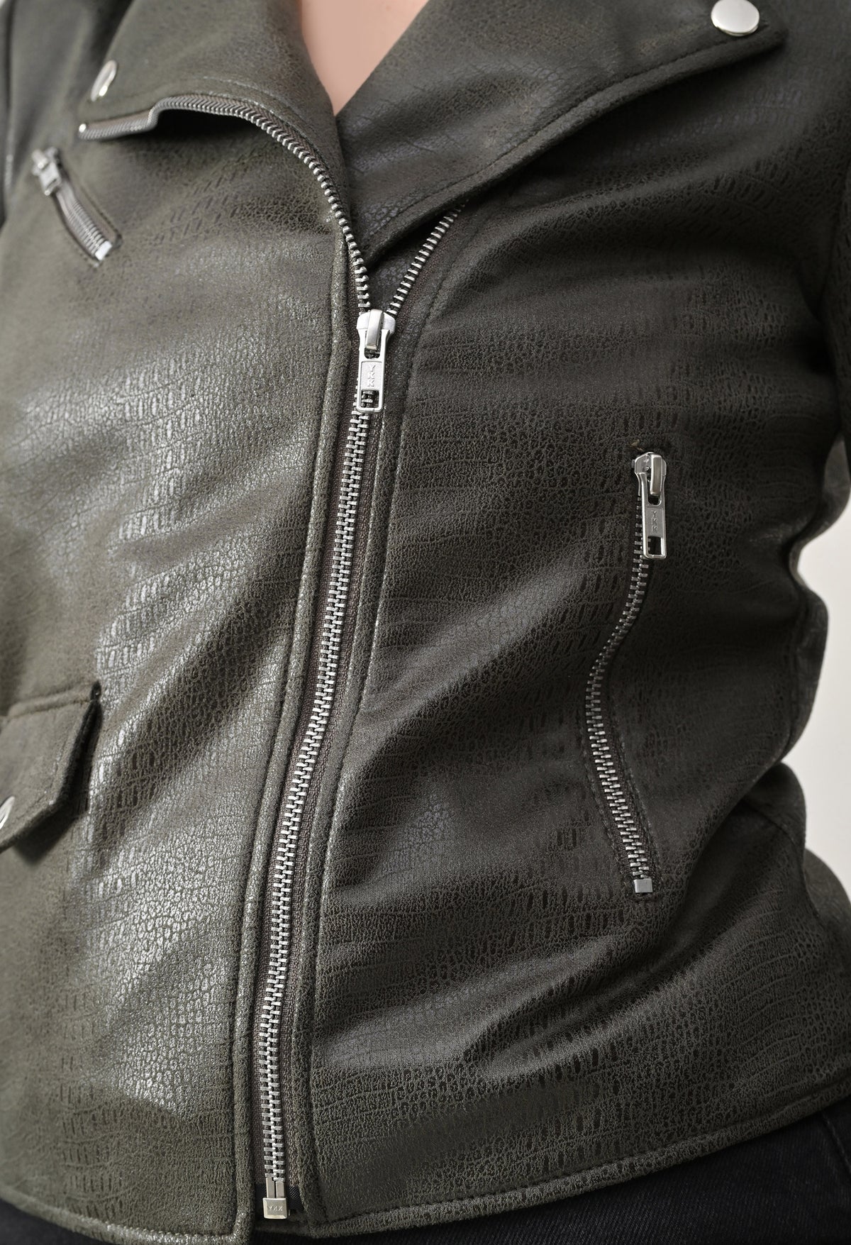 Lapel Collar Solid Water Resistant Green Biker Jacket for women – view 5