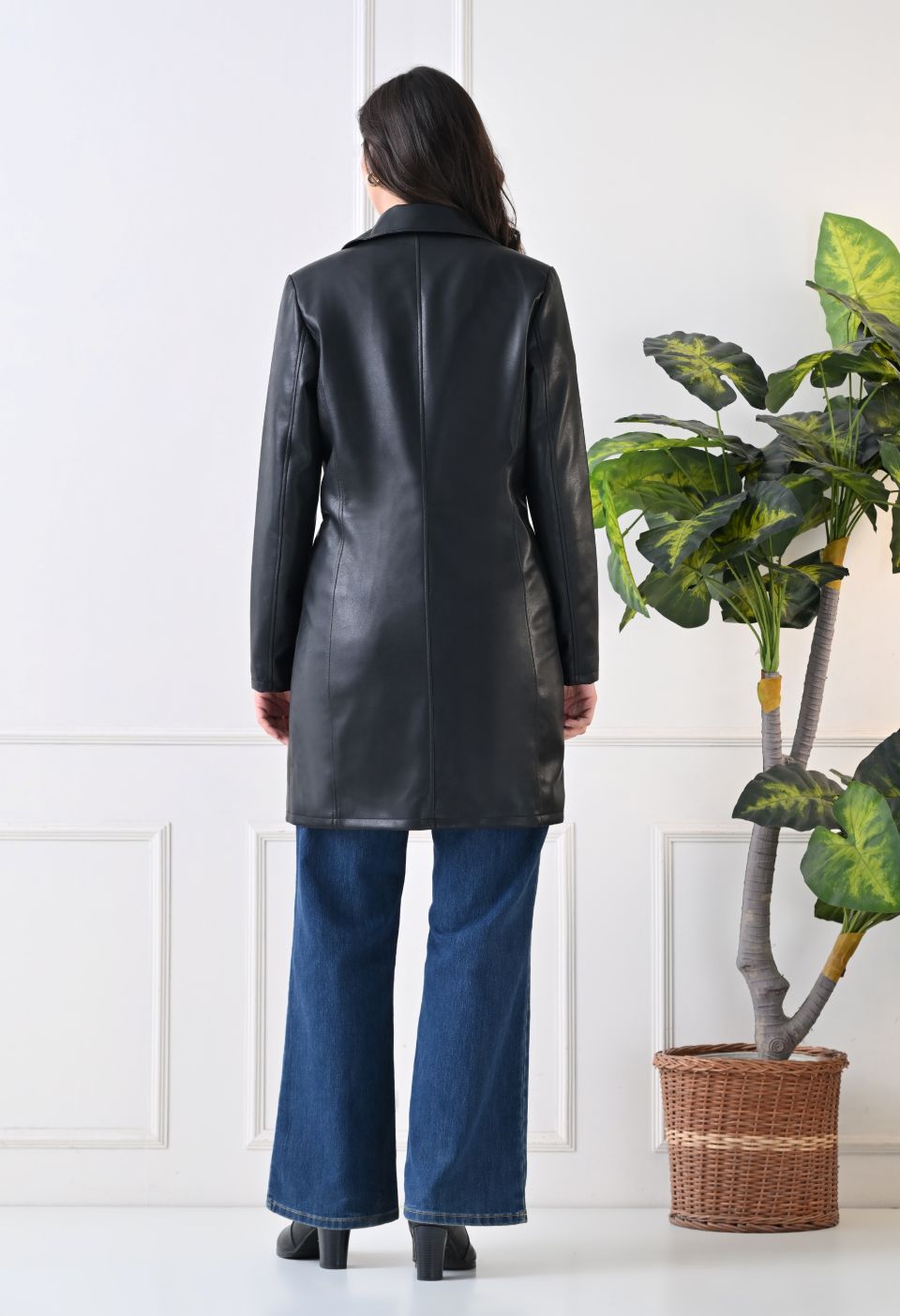 Single-Breasted Black Leather Overcoat For Women – view 2