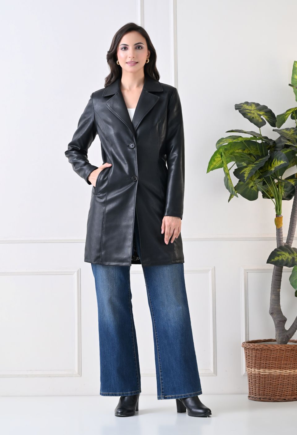 Single-Breasted Black Leather Overcoat For Women – view 5
